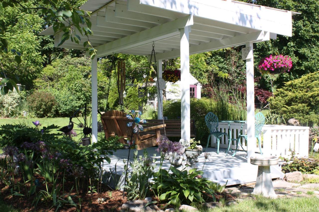 Carrousel Bed & Breakfast Cayuga Buitenkant foto