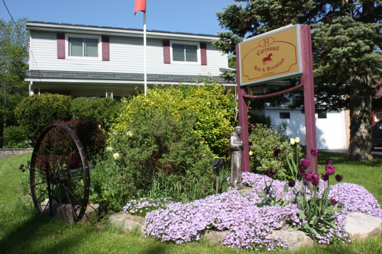 Carrousel Bed & Breakfast Cayuga Buitenkant foto