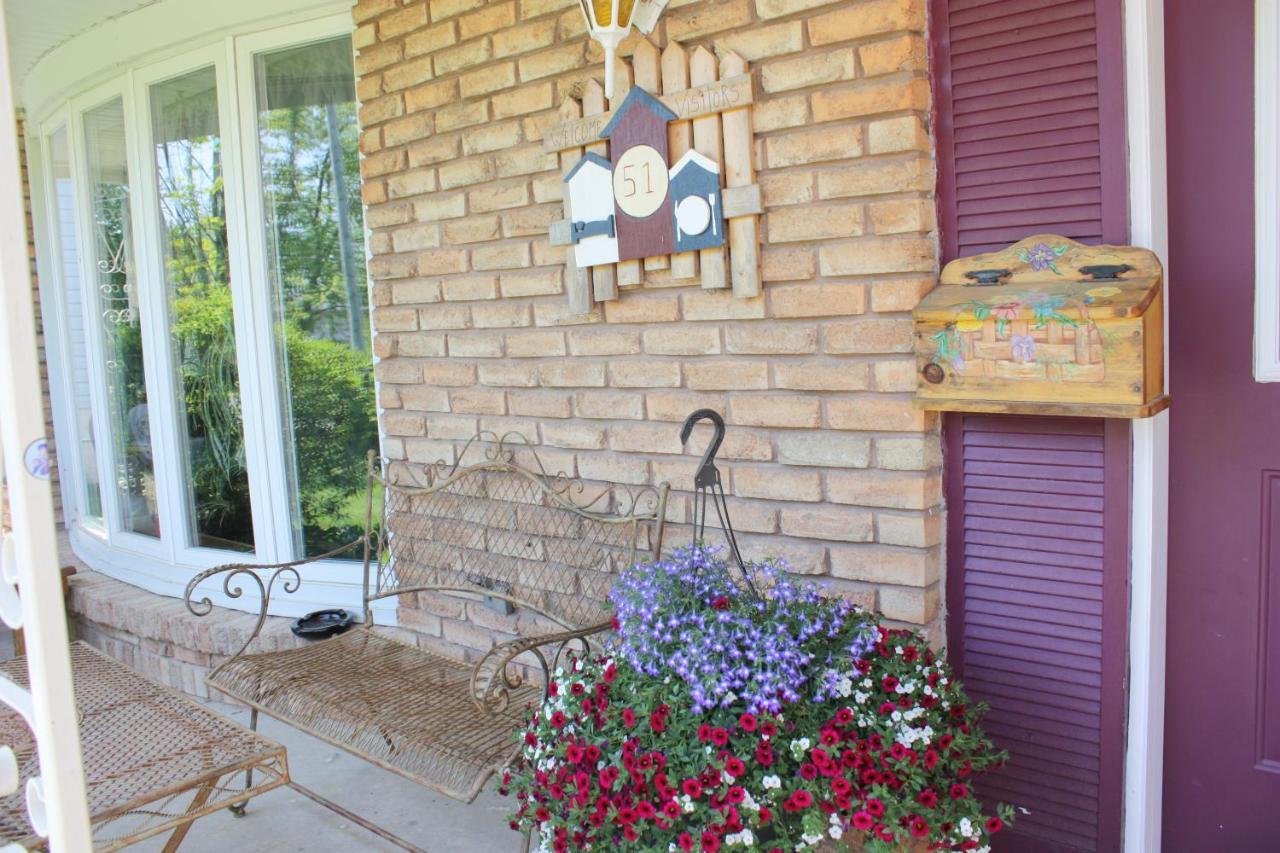 Carrousel Bed & Breakfast Cayuga Buitenkant foto