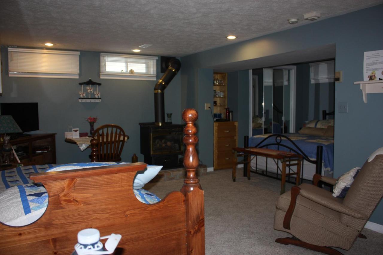 Carrousel Bed & Breakfast Cayuga Kamer foto