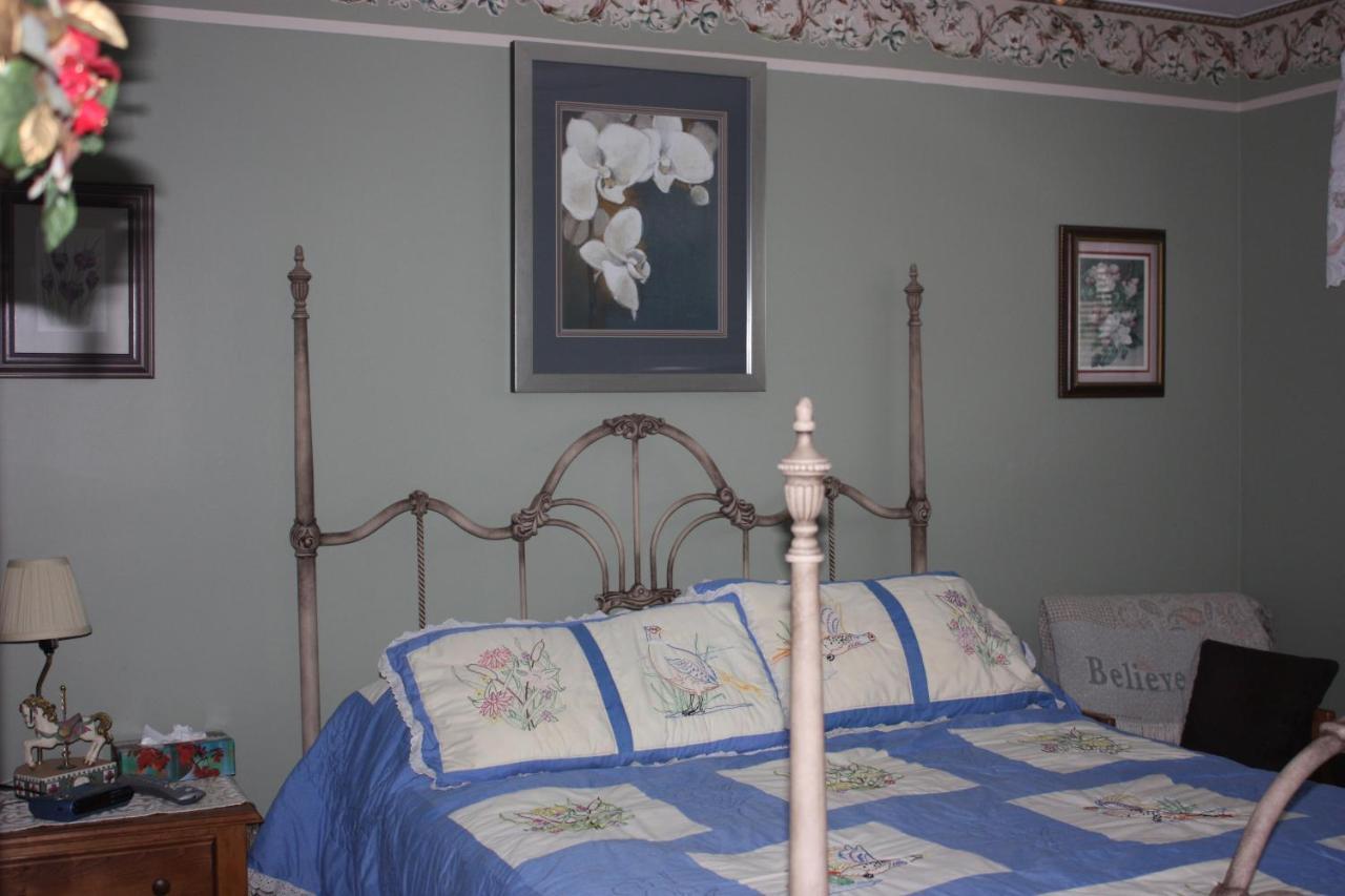 Carrousel Bed & Breakfast Cayuga Kamer foto