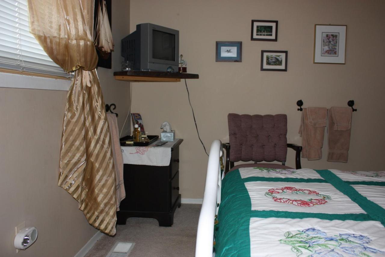 Carrousel Bed & Breakfast Cayuga Kamer foto