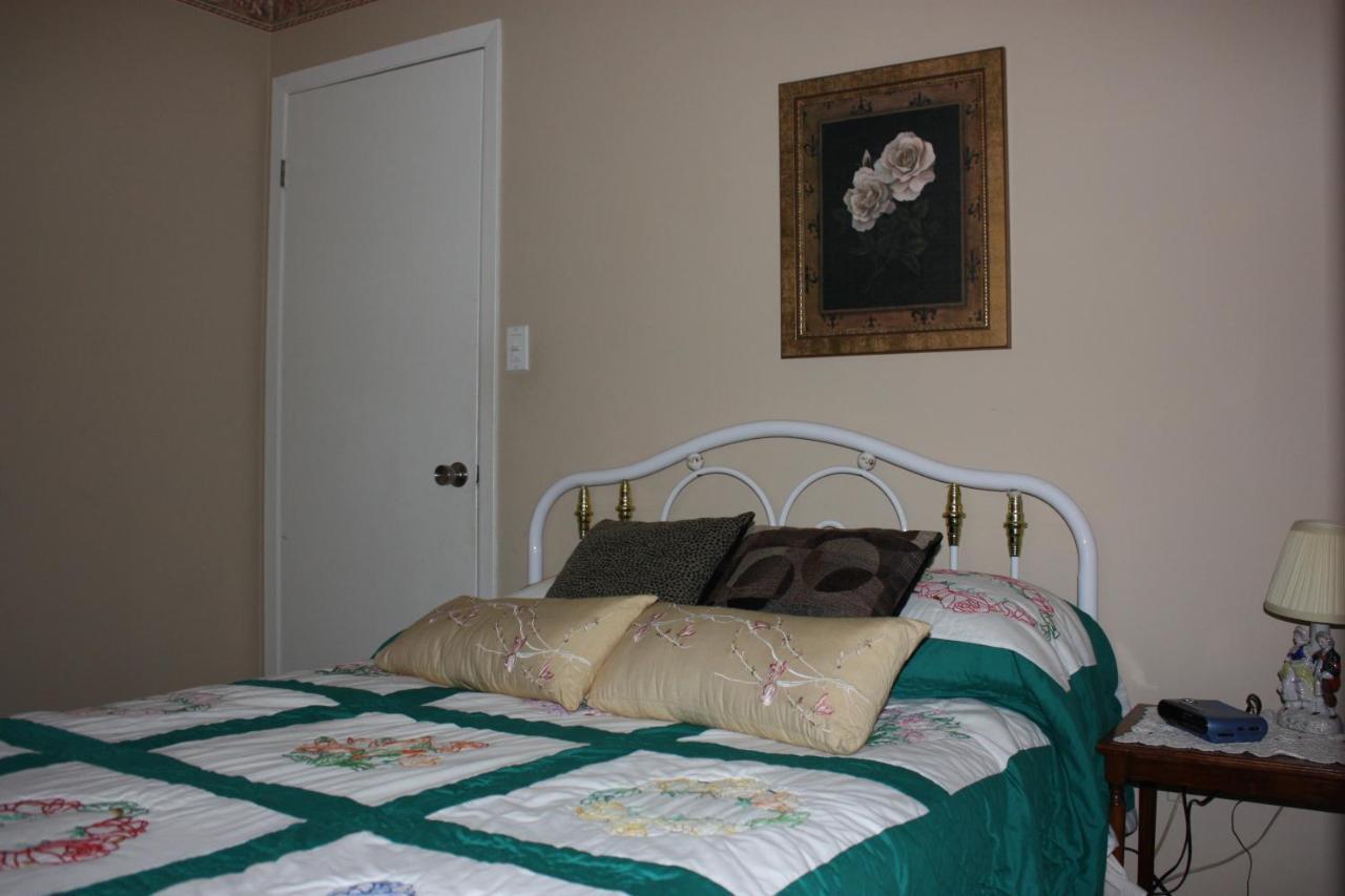 Carrousel Bed & Breakfast Cayuga Kamer foto