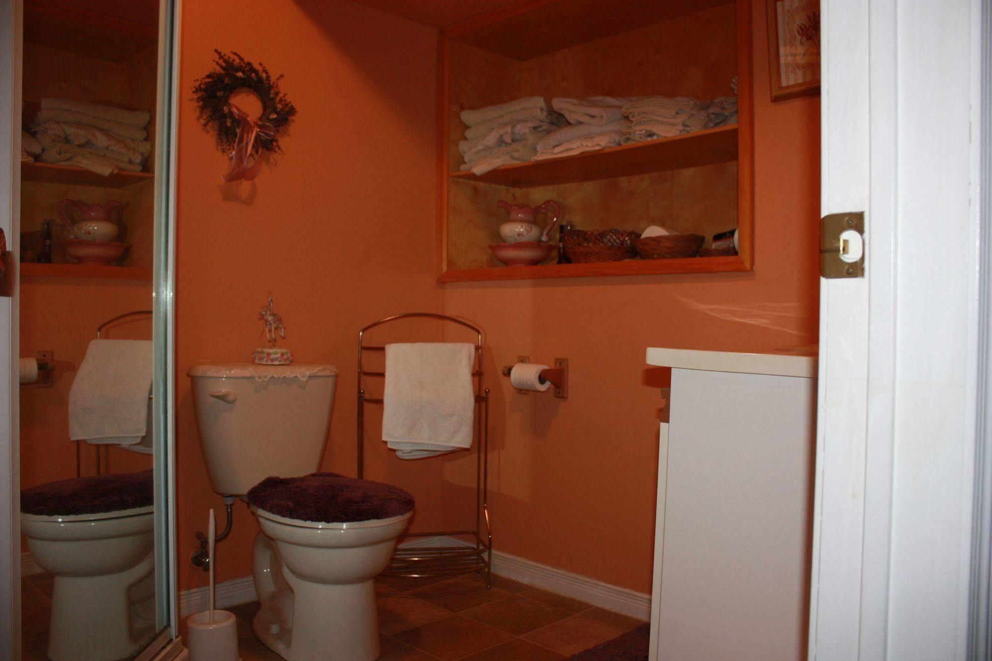 Carrousel Bed & Breakfast Cayuga Buitenkant foto