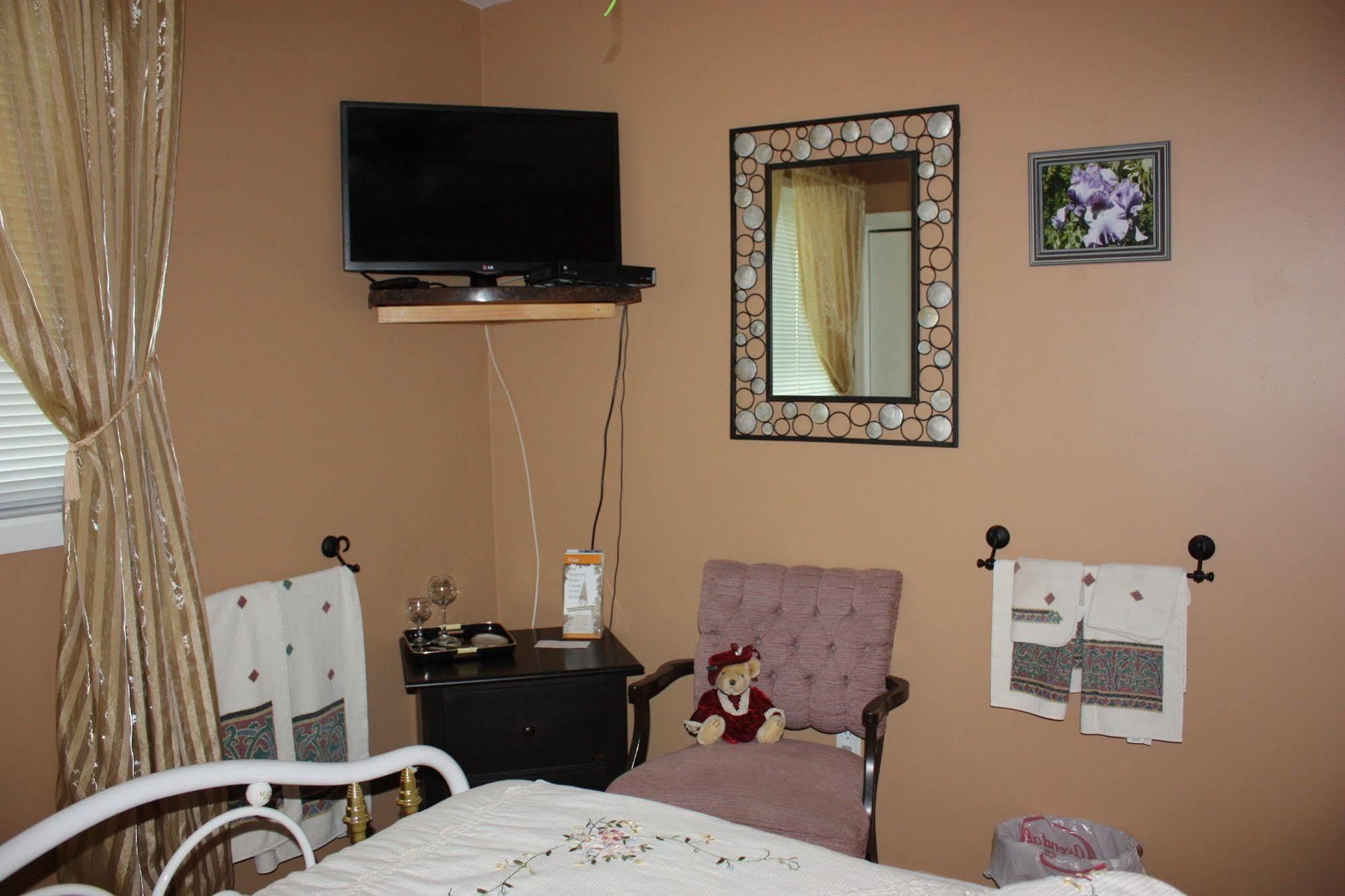 Carrousel Bed & Breakfast Cayuga Buitenkant foto