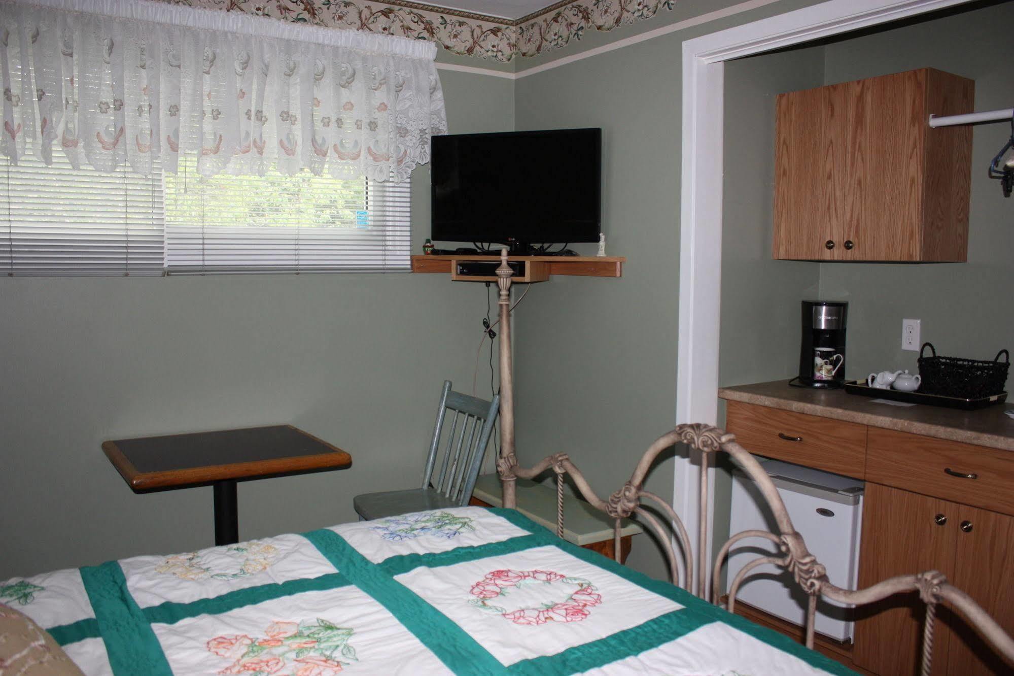 Carrousel Bed & Breakfast Cayuga Buitenkant foto