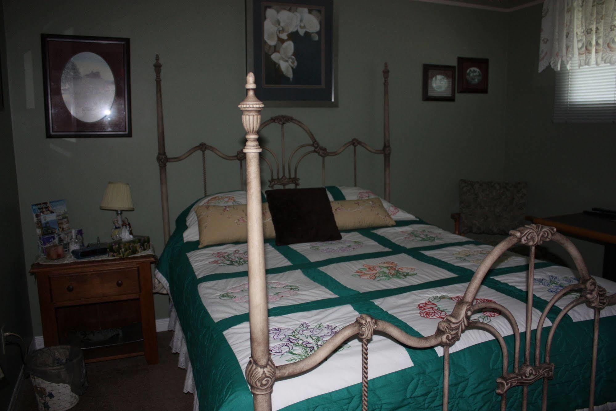 Carrousel Bed & Breakfast Cayuga Buitenkant foto